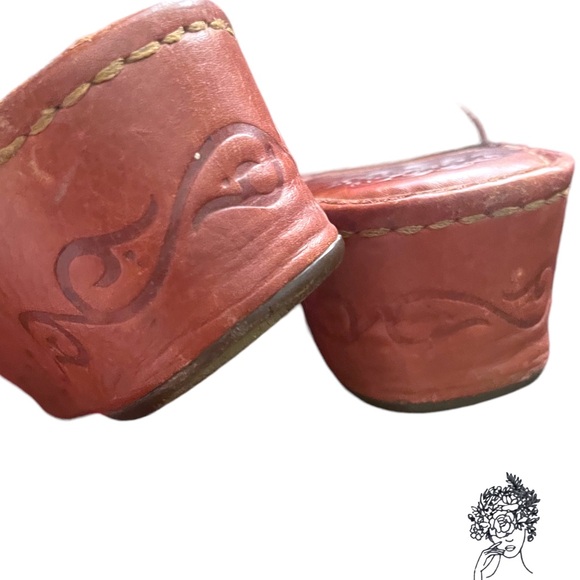 Born Brown Embossed Leather Slip On Platform Sandals S10 - Picture 3 of 7